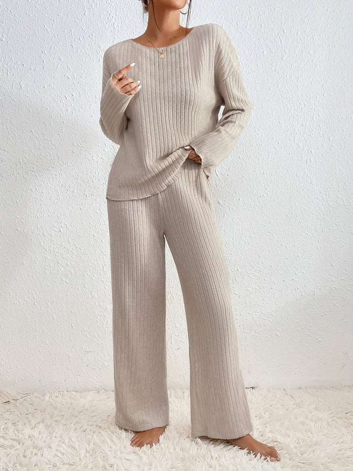 Maya™ | Elegant Set for Women with Ribbed Sweater and Straight Pants